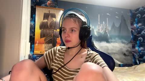 Hi Im Aria 18 years old online show from April 9, 2026, 2:33 pm