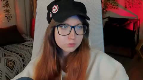 Snapshot of memorycadence chatting on October 5, 2025, 4:27 pm Mia online show from October 5, 2025, 4:27 pm