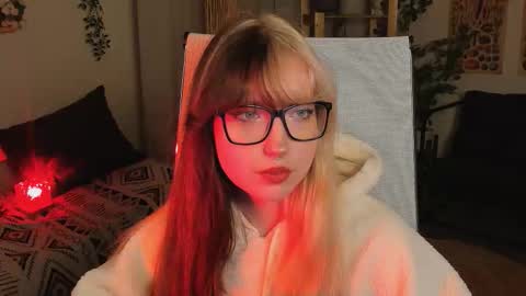 Snapshot of memorycadence chatting on October 26, 2025, 3:18 pm Mia online show from October 26, 2025, 3:18 pm