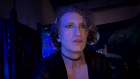 memyselfnirene804 online show from April 28, 2026, 7:46 am