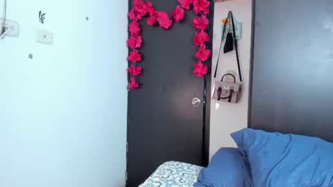Snapshot of mensia_hernandez chatting on July 7, 2026, 1:04 pm Princess Mensia online show from July 7, 2026, 1:04 pm