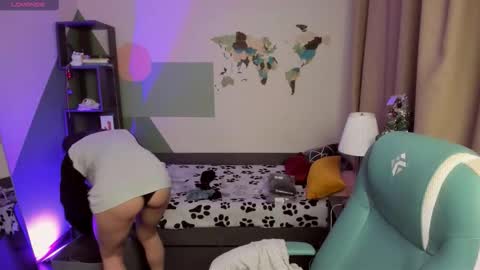 Snapshot of meomeee chatting on December 17, 2025, 4:13 pm Meo online show from December 17, 2025, 4:13 pm