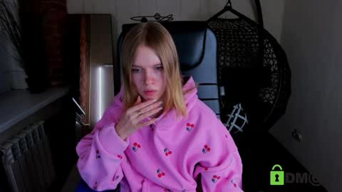 Snapshot of meow__peach chatting on February 18, 2026, 3:41 pm meow__peach online show from February 18, 2026, 3:41 pm