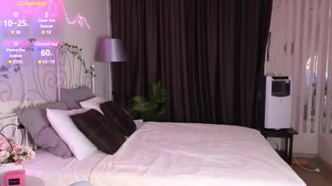 Snapshot of meow_mellie chatting on September 24, 2025, 2:04 am meow_mellie online show from September 24, 2025, 2:04 am