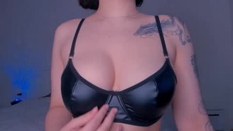 Snapshot of meow_rinnie chatting on October 5, 2025, 10:13 am My links --- online show from October 5, 2025, 10:13 am