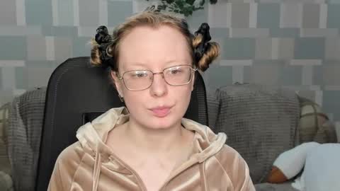 meowcr online show from December 18, 2025, 2:39 am