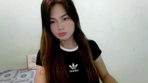 meowki_totot online show from September 18, 2025, 5:26 pm