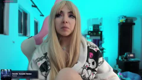 Snapshot of meowmelf chatting on December 15, 2025, 8:02 pm meowmelf online show from December 15, 2025, 8:02 pm