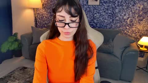 Snapshot of meowwmurr chatting on May 7, 2026, 5:35 am Mia online show from May 7, 2026, 5:35 am