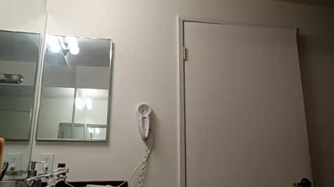 Snapshot of meowzers777 chatting on November 20, 2025, 7:24 pm meowzers777 online show from November 20, 2025, 7:24 pm