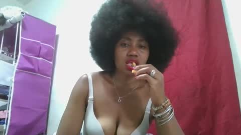 Snapshot of meraldaaaa chatting on October 7, 2025, 5:43 pm meraldaaaa online show from October 7, 2025, 5:43 pm