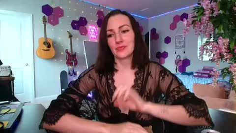 Meredith Bae online show from June 8, 2026, 9:59 pm