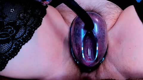 SOPHIE is the queen of squirt online show from January 17, 2025, 9:28 am