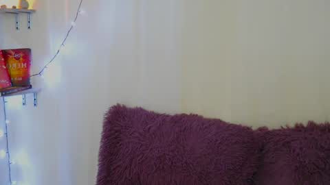 Snapshot of merida_bell18 chatting on January 3, 2025, 12:11 am Merida Bell online show from January 3, 2025, 12:11 am