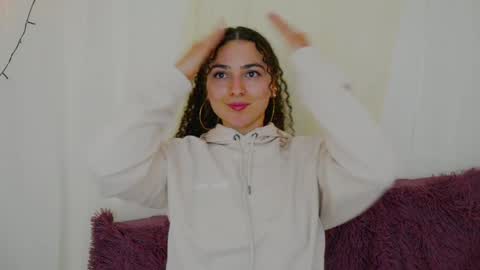 Snapshot of merida_bell18 chatting on January 13, 2025, 2:18 am Merida Bell online show from January 13, 2025, 2:18 am