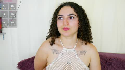 Snapshot of merida_bell18 chatting on February 7, 2025, 2:19 am Merida Bell online show from February 7, 2025, 2:19 am