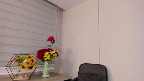 Snapshot of merida_taylor_ chatting on March 8, 2025, 6:58 pm Merida online show from March 8, 2025, 6:58 pm