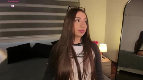 Snapshot of merida_taylor_ chatting on May 26, 2026, 1:29 pm Merida online show from May 26, 2026, 1:29 pm