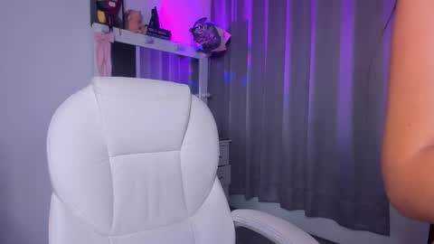 Snapshot of merlia_model chatting on January 9, 2026, 2:58 am instagram fernandatoloza01 online show from January 9, 2026, 2:58 am