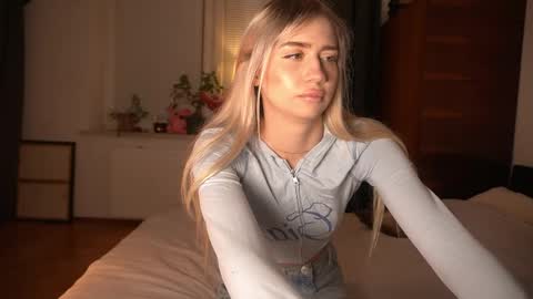 Snapshot of mermaids_ chatting on April 11, 2026, 7:18 pm Lara OFFLINE online show from April 11, 2026, 7:18 pm