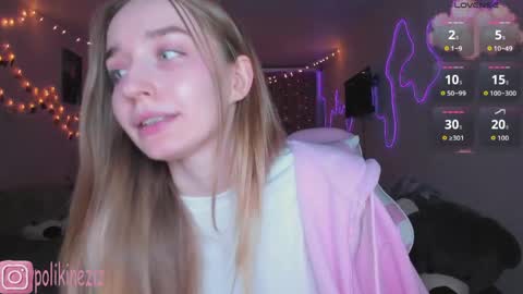 Snapshot of merryl_clark chatting on April 8, 2026, 4:40 pm Sara online show from April 8, 2026, 4:40 pm