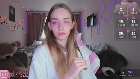 Snapshot of merryl_clark chatting on April 10, 2026, 2:44 pm Sara online show from April 10, 2026, 2:44 pm