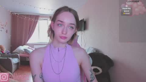 Snapshot of merryl_clark chatting on May 18, 2026, 12:00 pm Sara online show from May 18, 2026, 12:00 pm
