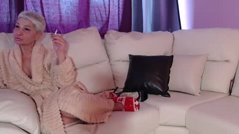 Snapshot of messyholesfuck chatting on February 22, 2025, 11:46 am Jenny online show from February 22, 2025, 11:46 am