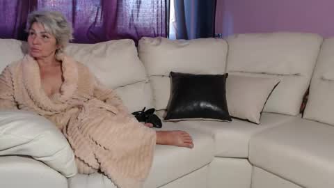 Snapshot of messyholesfuck chatting on September 30, 2025, 11:48 am Jenny online show from September 30, 2025, 11:48 am