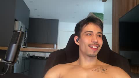 mettew22cm online show from May 4, 2026, 3:52 pm