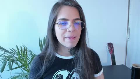 Snapshot of meurief chatting on May 19, 2026, 6:47 pm Meurif online show from May 19, 2026, 6:47 pm