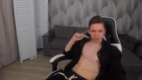 MEVERIK OUSHEN online show from April 23, 2026, 1:46 pm