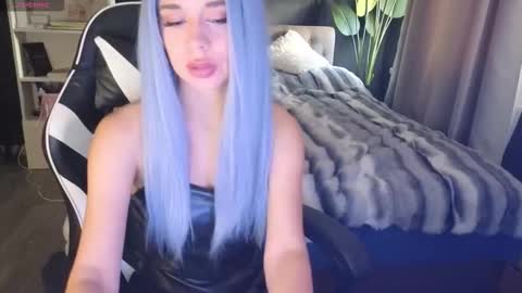 Snapshot of mezzalunaa chatting on October 3, 2025, 5:37 am vollmond online show from October 3, 2025, 5:37 am