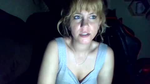 Snapshot of mezzy69 chatting on April 15, 2026, 8:43 am mezzy69 online show from April 15, 2026, 8:43 am