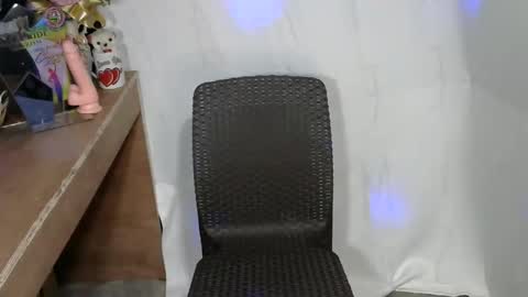 Mia online show from September 26, 2025, 3:05 pm