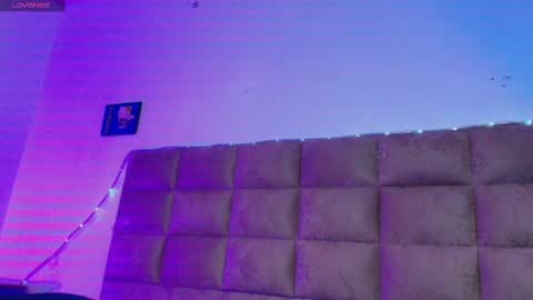 Emi online show from September 29, 2025, 7:30 pm