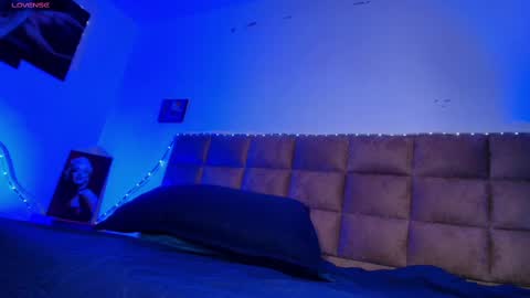 Emi online show from October 1, 2025, 7:20 pm