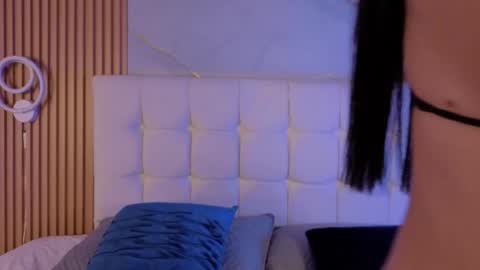 mia online show from December 16, 2025, 3:00 am