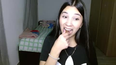Snapshot of mia__lopez_ chatting on October 8, 2025, 1:03 am Mia online show from October 8, 2025, 1:03 am