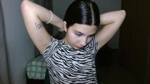 Snapshot of mia__lopez_ chatting on October 23, 2025, 1:05 am Mia online show from October 23, 2025, 1:05 am