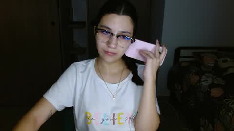 Mia online show from May 6, 2026, 4:41 am