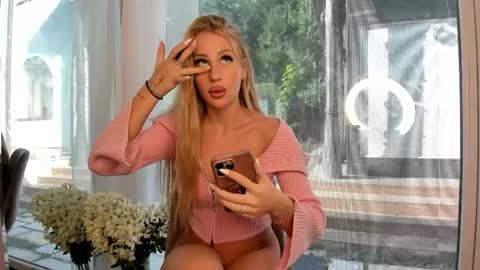 Snapshot of mia__milan chatting on October 22, 2025, 8:14 am Mia  Milan online show from October 22, 2025, 8:14 am