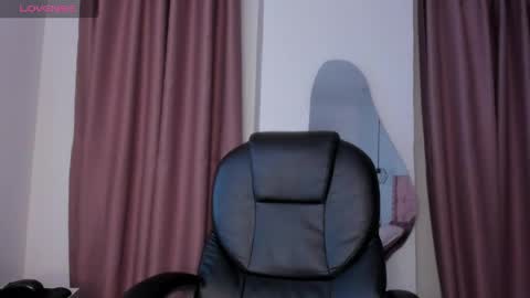 Mia online show from April 21, 2026, 2:34 pm