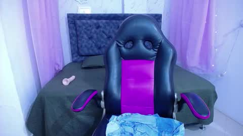 Snapshot of mia__thomson_ chatting on September 11, 2025, 1:44 pm  MIA online show from September 11, 2025, 1:44 pm