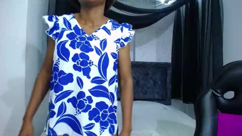 Snapshot of mia__thomson_ chatting on October 19, 2025, 12:28 pm  MIA online show from October 19, 2025, 12:28 pm