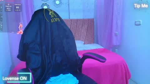 Snapshot of mia__thomson_ chatting on April 18, 2026, 4:00 pm MIA online show from April 18, 2026, 4:00 pm