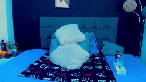 C A L L  M E  M I A  online show from November 30, 2025, 6:01 pm