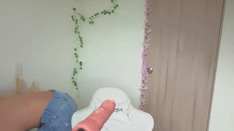Snapshot of mia_adams66 chatting on October 15, 2025, 9:48 pm Mia adams  online show from October 15, 2025, 9:48 pm