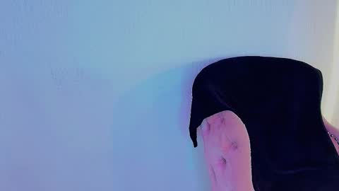 Mia online show from October 25, 2025, 5:48 am