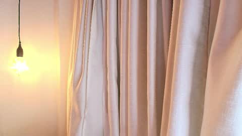 Mia online show from November 7, 2025, 7:08 am